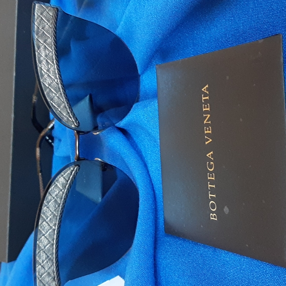 Bottega Veneta Cat eye sunglasses - Picture 9 of 13